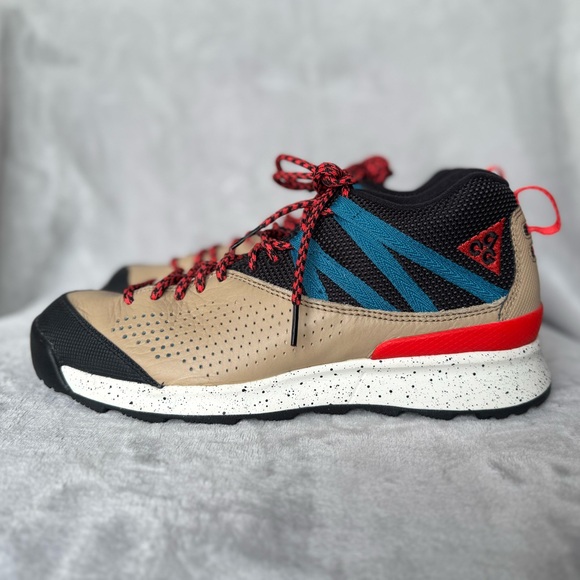 Nike ACG Other - Nike ACG Lowcate Hiking Shoes Taupe/Black/Red Men’s Size 8 New Without Tags